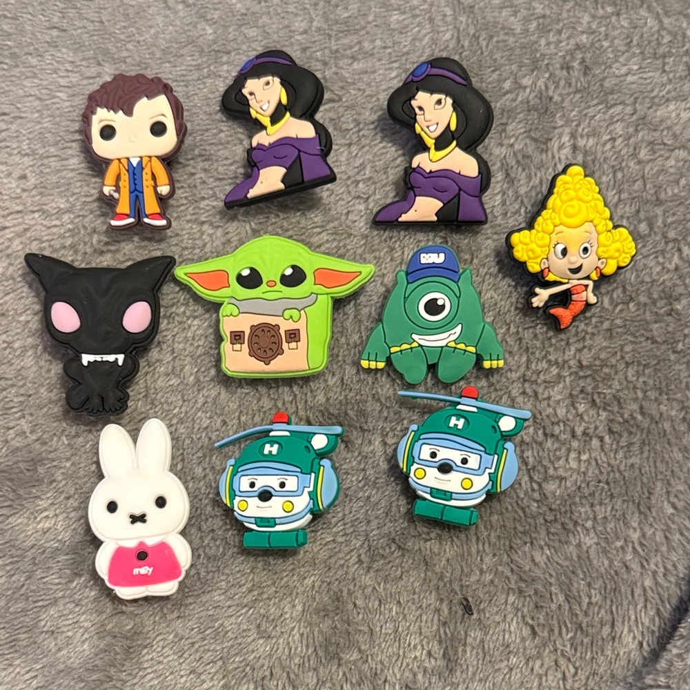 🖤 Bundle of 10 Miscellaneous Croc Charms